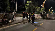 Niğde’de kaza yapan araç reklam panosuna çarparak yan yattı