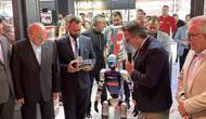 Düzce’de teknoloji mağazası açılışında robot sürprizi
