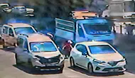 Adana'da trafik ışıklarında 4 yaşındaki çocuğa iki araç çarptı
