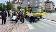 Konya’da kamyonet elektrikli bisikleti sürükledi 4 kişi hastanelik oldu