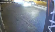 Bingöl’de kaza yapan araç dükkanın içine girmekten son anda kurtuldu