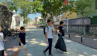 İznikli 12 çocuk bisikletleriyle sokakları temizliyor