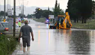 Denizli’de sağanak trafiği kilitledi