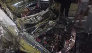 Reyhanlı’da park halindeki otomobil alevlere teslim oldu
