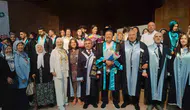 64 yaşında üniversiteyi bitirdi, başarısıyla gençlere örnek oldu