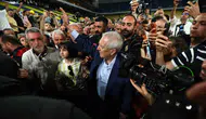 Aziz Yıldırım Fenerbahçe başkanlık koltuğuna geri döndü