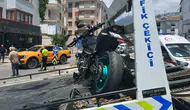 Alanya caddesinde motosiklet ve otomobil çarpıştı