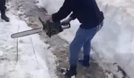 Giresun yaylalarında haziran ayında motorlu testereyle kar mesaisi