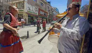 Zonguldak sokaklarında neşeli Roman havası
