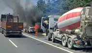 TEM Otoyolu'nda seyir halindeki araç küle döndü