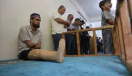 Kollarını ve bacağını kaybeden Muhammed hayata inançla tutunuyor