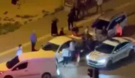 Gaziantep trafiğinde sopalı ve bıçaklı kavga kamerada