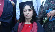 Serebral palsi engel tanımadı ikinci diplomasını aldı