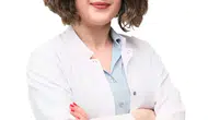 Güneş kremi sürerken yaptığınız bu hatalar cildinizi yaşlandırıyor
