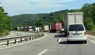 Yalova Bursa yolunda arızalanan araç trafiği durdurdu
