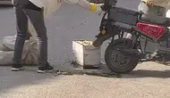 İnegöl sokaklarında motosikleti ele geçiren arı sürüsü