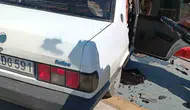 Derince'de kontrolden çıkan otomobil kaldırıma çarptı