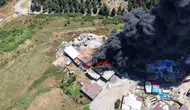 Sultangazi’de küle dönen deponun kalıntıları yeniden alev aldı