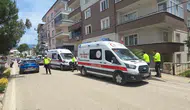 Orhangazi'de kontrolden çıkan araç apartman bahçesine daldı
