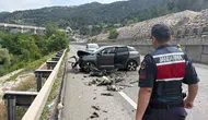 Bilecik yolunda otomobil tıra çarptı