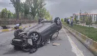 Patnos’ta kontrolden çıkan otomobil refüje çarpıp takla attı