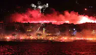 Göztepe taraftarı 101. yıl için sahili ateşe verdi