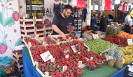 Bolu pazarında yaz meyveleri tezgahları şenlendirdi