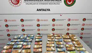 Antalya Havalimanı’nda bebek bezine saklanmış 20 milyon lira yakalandı