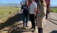 Bayburt'ta devrilen tanker çevreyi tehdit ediyor