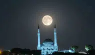 Edremit’te dolunayın gökyüzü şovu büyüledi