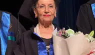 76 yaşında üniversite diplomasını eline aldı