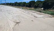 Adana'da belediyenin yapmadığı yolu mahalleli kendi parasıyla onardı