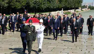 Polonya Cumhurbaşkanı Nawrocki Ankara'da Anıtkabir'e gitti