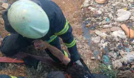 Adıyaman'da yangına müdahale eden itfaiye eri bataklığa saplandı