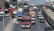 Beylikdüzü D-100 karayolunda kamyonet kazası trafiği kilitledi
