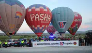 Kapadokya gökyüzünde Jandarma Özel Asayişin nefes kesen gösterisi