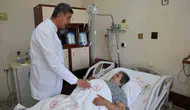 15 yıldır yatağa mahkum yaşayan kadının karnından dev kitle alındı