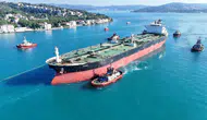Hasarlı petrol tankeri İstanbul Boğazı’ndan kontrollü şekilde geçti