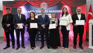 Öğretmenler tiyatro sahnesine adım atıyor