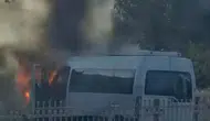 Diyarbakır sokaklarında korku dolu anlar Minibüs alevlere teslim oldu