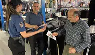 Selendi polisi pazar yerinde dolandırıcılara karşı vatandaşı uyardı