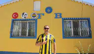 Sivaslı taraftar evini sarı laciverte boyadı mahalleli şaşkın