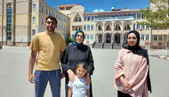 Van'da anne ve iki çocuğu üniversite sınavında yan yana