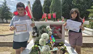 Şehit babalarının izinde başarılarını mezar başında paylaştılar