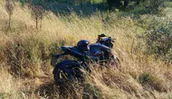 Bilecik yolunda motosiklet tarlaya uçtu