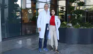 İzmir’de aynı hastanede şifa dağıtan baba kız