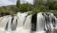 Muradiye Şelalesi yağışlarla birlikte eski gücüne kavuştu