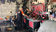 Cizreli Arzu Akol eşine yemek götürürken motor ustasına dönüştü