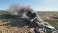 Keşan'da büyük depo yangını trafiği durdurdu