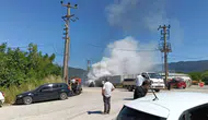 Sakarya'da seyir halindeki araç bir anda alev topuna döndü